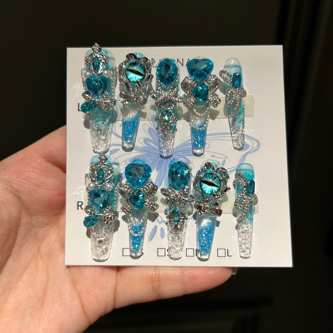 Quadratische Gel-Press-On-Nägel mit Strass