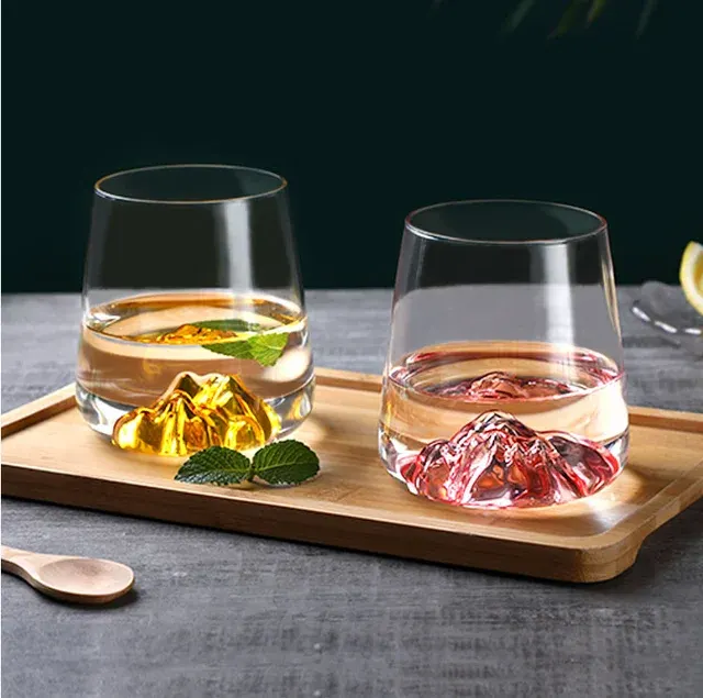 Handgeblasenes Kristall-Whiskyglas mit Farbboden 3