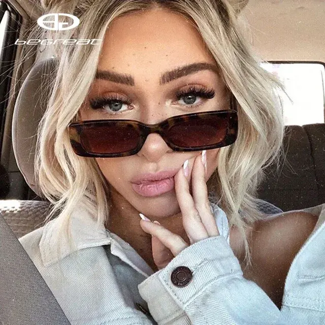 Kleine Rechteck-Retrosonnenbrille für Reisen 3