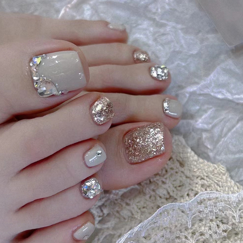 Kunstnägel mit Strass