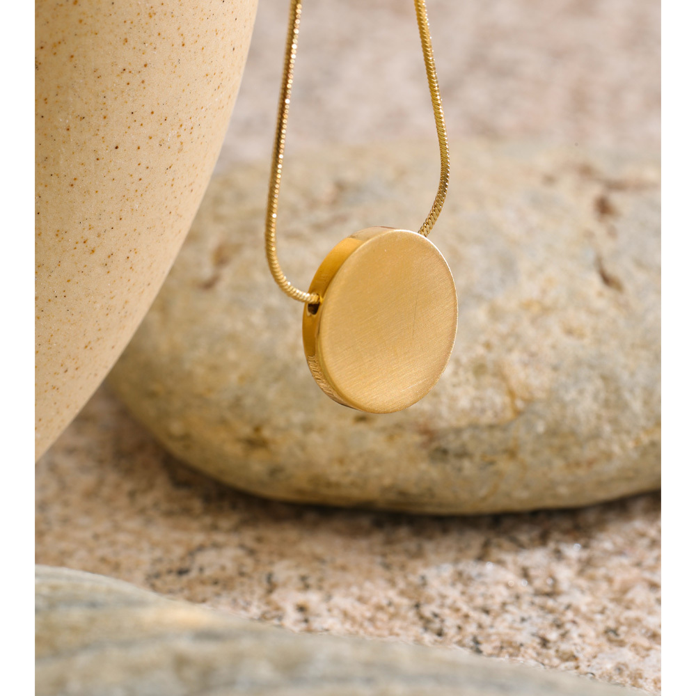 Minimalistische Edelstahl-Halskette mit Goldpendant 2