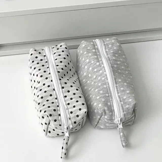 Federmäppchen mit Polka-Dots, Großraum 2
