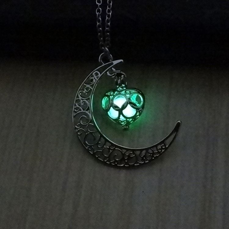 Versilberte Mond-Halskette, im Dunkeln leuchtend 2