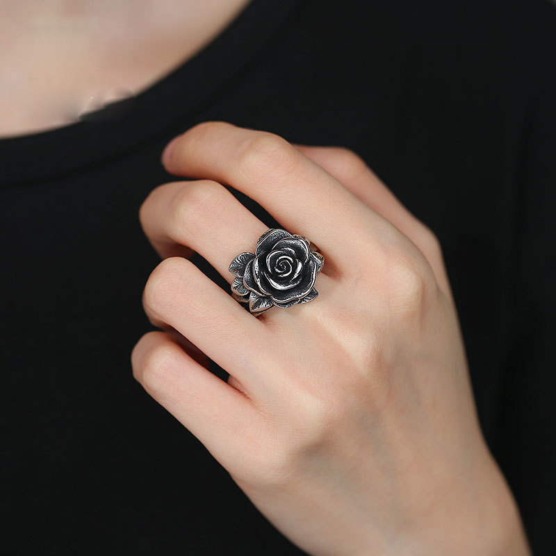Vintage Titan Ring mit Gemstein-Kamelie 2