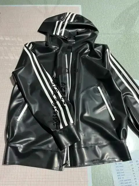 Latex-Sport-Kapuzenjacke 2