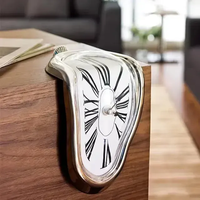 Schmelzuhr-Wanduhr 2