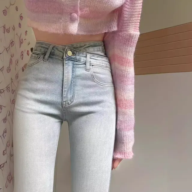 Helle Damen-Bootcut-Jeans mit hohem Bund 1