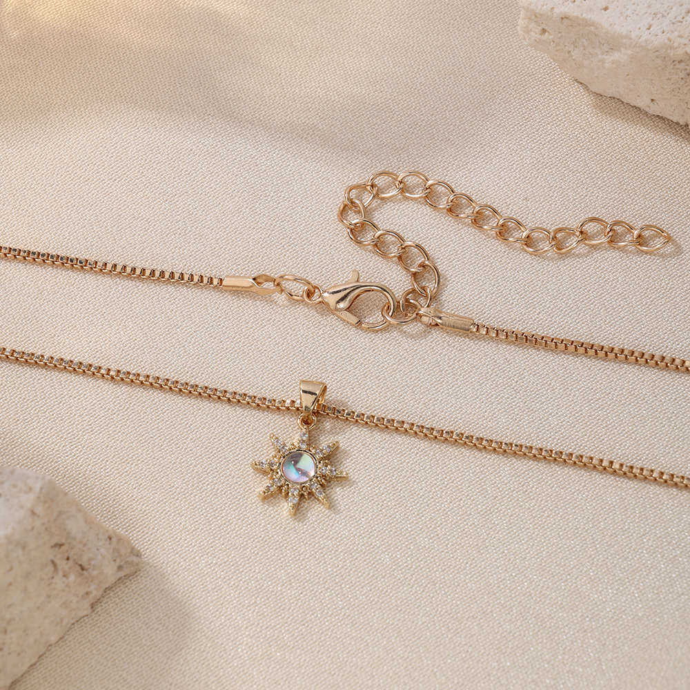 Goldene Sonnen Halskette mit Zirkonia 4