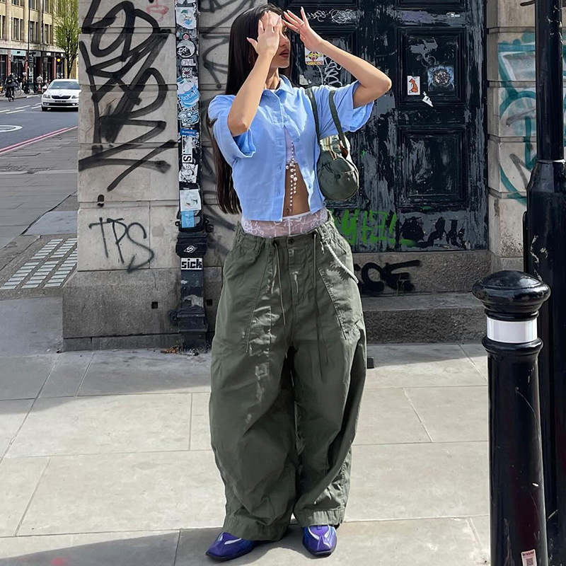 Lockere Damen-Latzhose im Casual-Stil