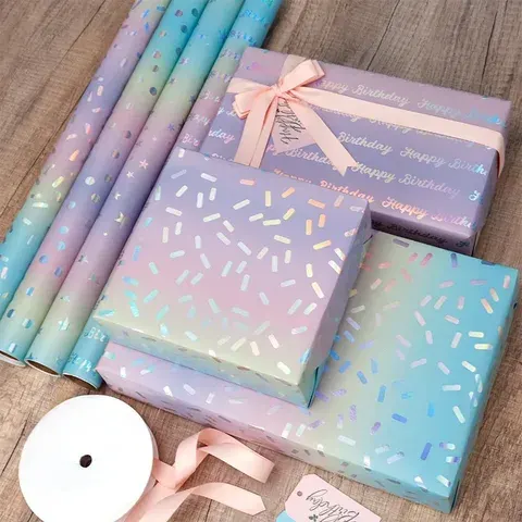 Geschenkpapierrolle