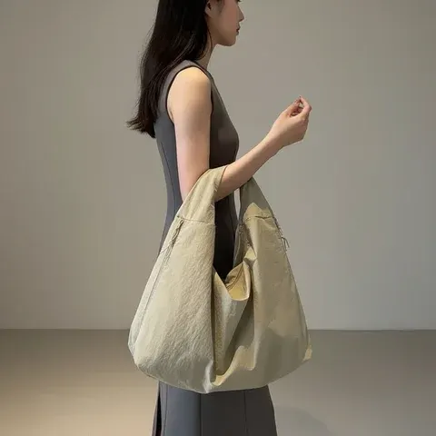 Nylon-Beuteltasche mit Reißverschluss