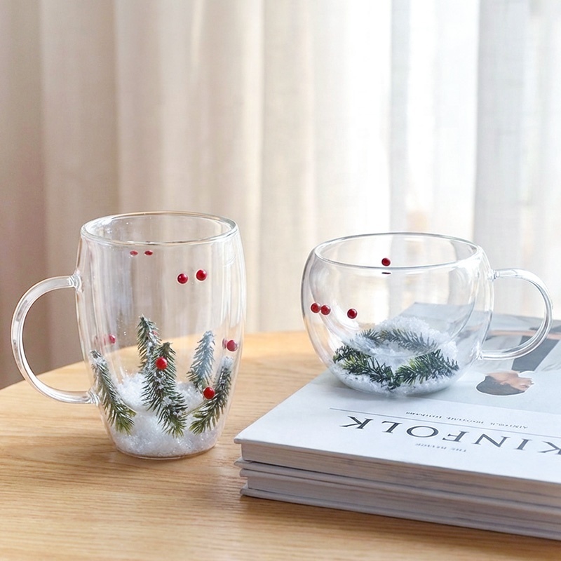 Weihnachtliche Doppelwand-Teeglastasse mit Trockenblume 3