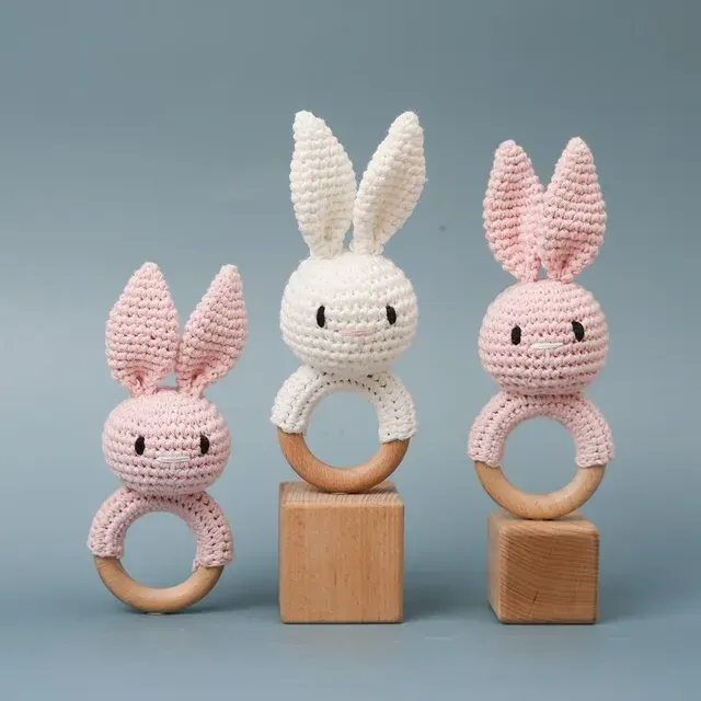 Holz-Babyrassel 4