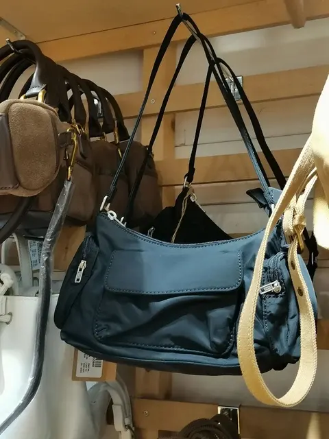 Schwarze Umhängetasche 4