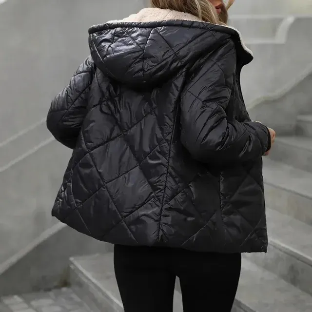 Kurze Kapuzenjacke 4