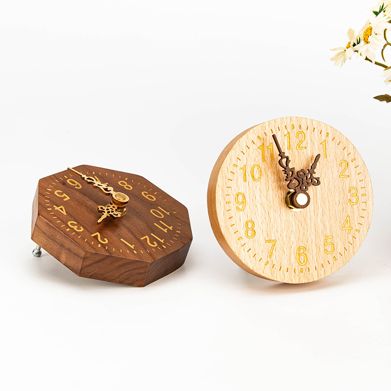 Kleine Holzbox-Wanduhr aus Massivholz 4