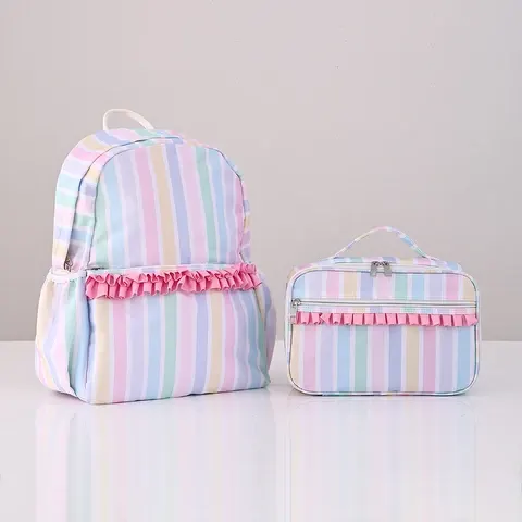Gestreifter Schulrucksack