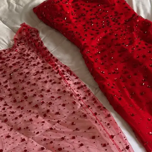 Trägerloses Pailletten-Abendkleid 4