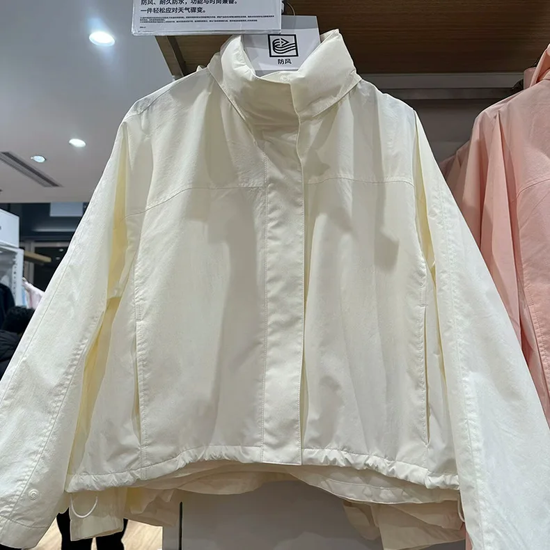 Windjacke mit Kapuze