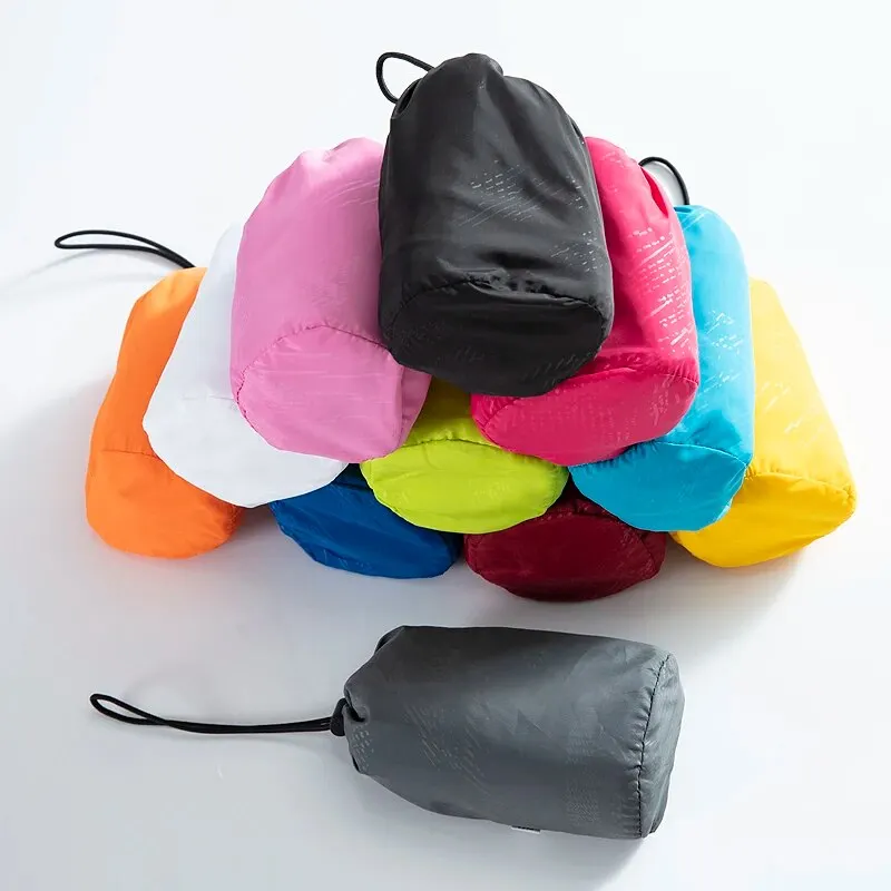 Wasserdichte Wanderjacke mit Kapuze 2