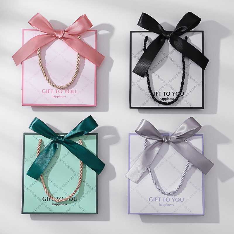 Pinke Mini-Geschenktüte aus Kraftpapier 2