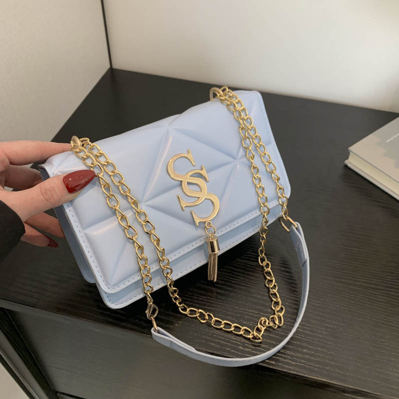 Umhängetasche aus Kunstleder mit Kette 3