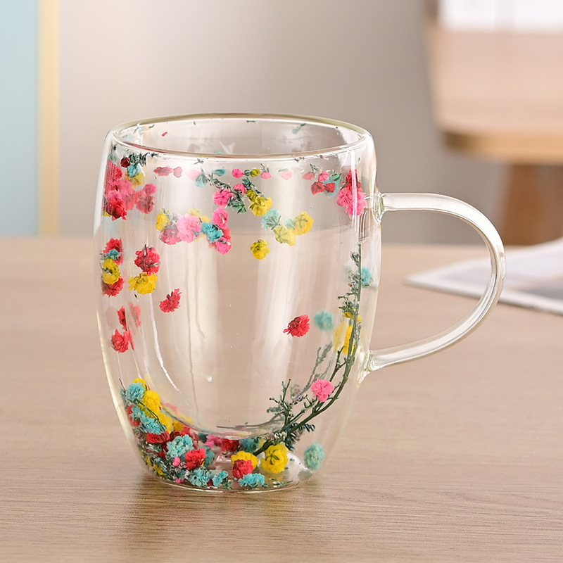Elegante Glastasse mit Trockenblumen-Dekor 2