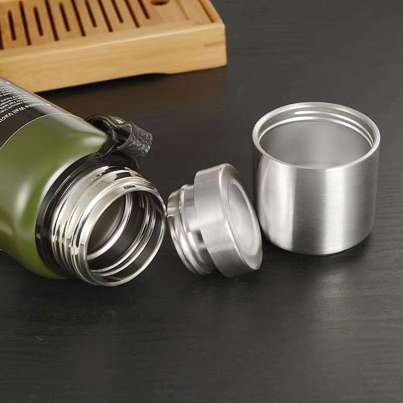Doppelwandige 1-Liter Edelstahl-Trinkflasche 4