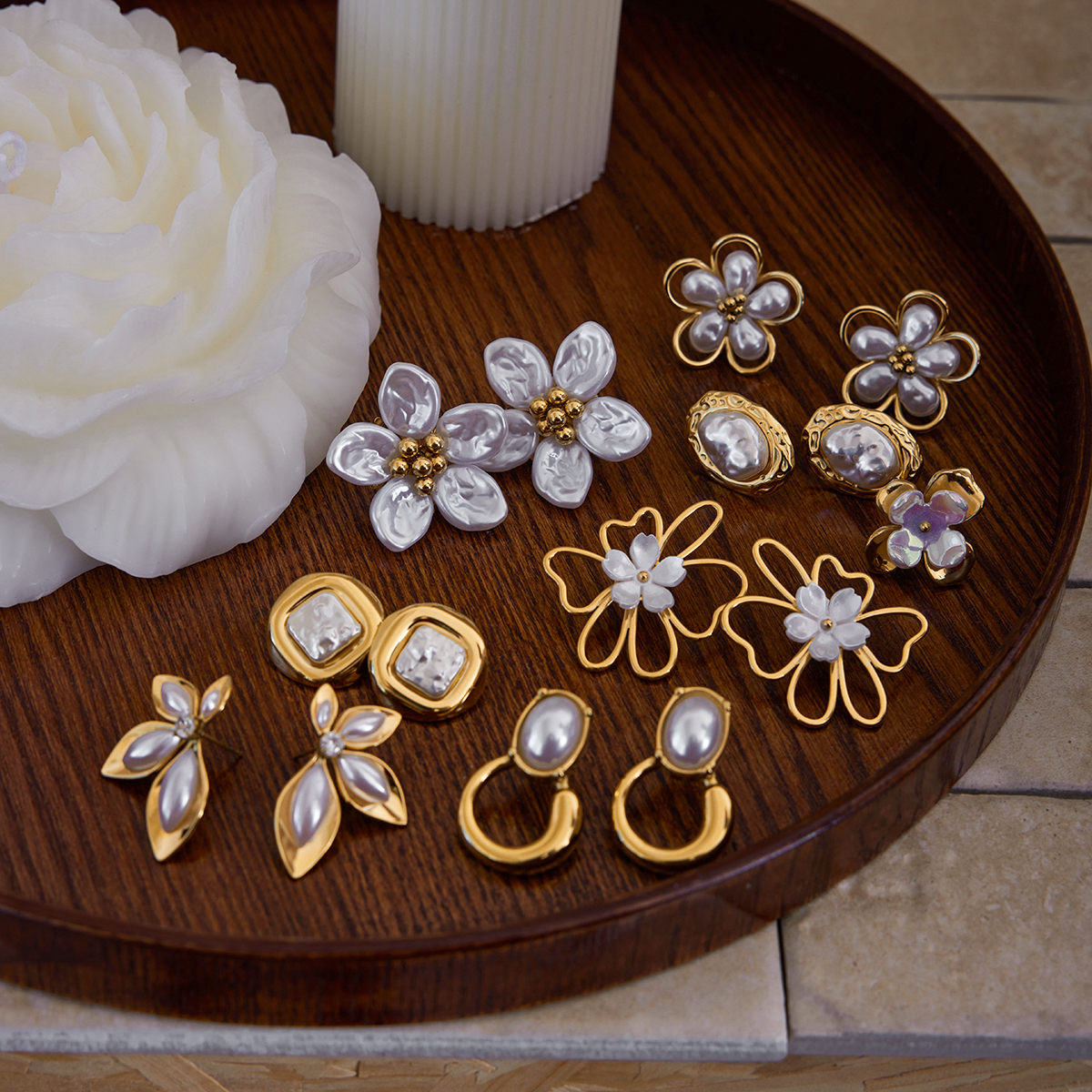 Elegante Blüten-Ohrringe mit 18K Gold