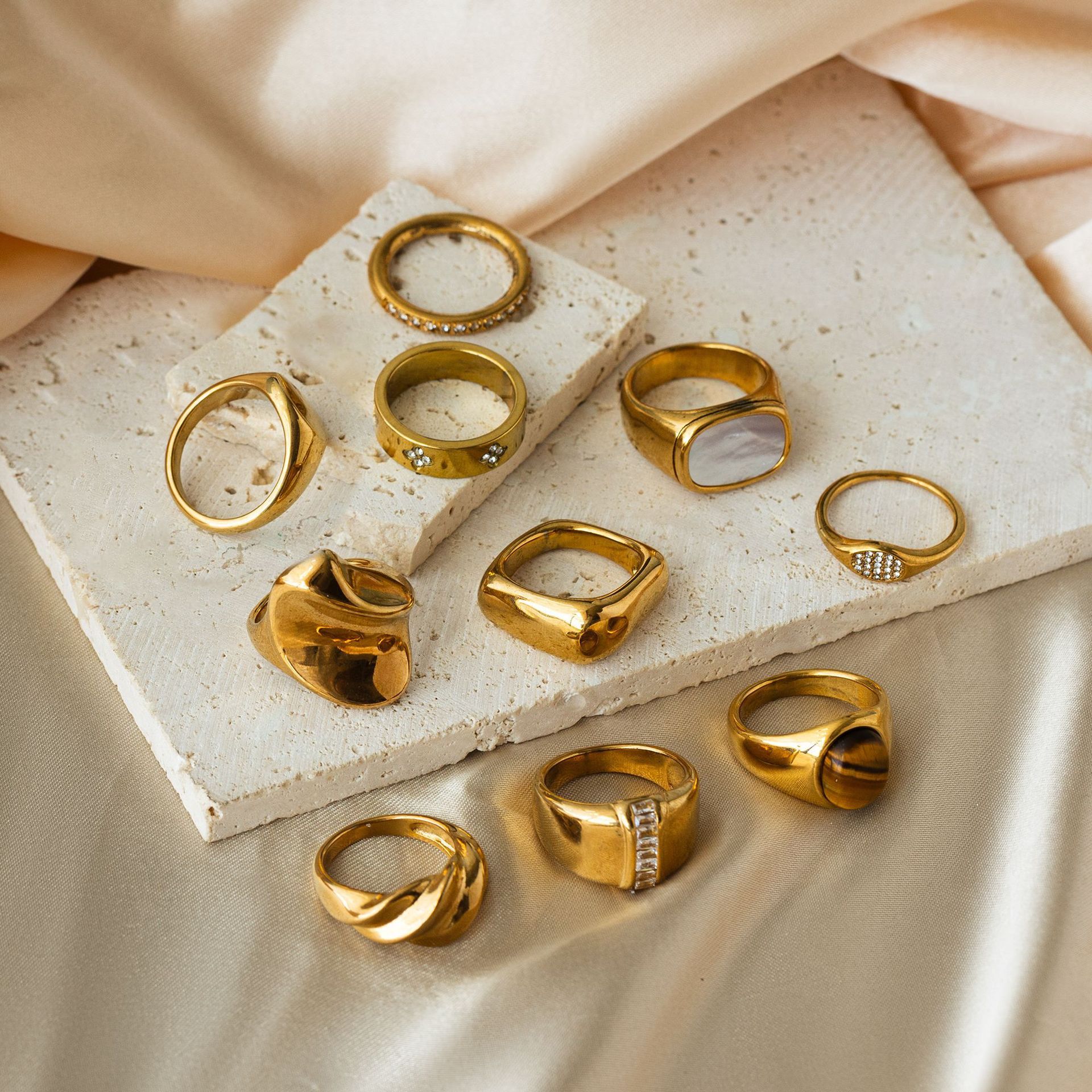 Verstellbarer Perlmutt-Zirkonia-Ring, vergoldet
