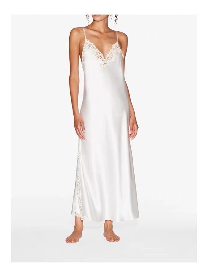 Luxuriöses Seiden-Satin-Schlafset mit Robe 3