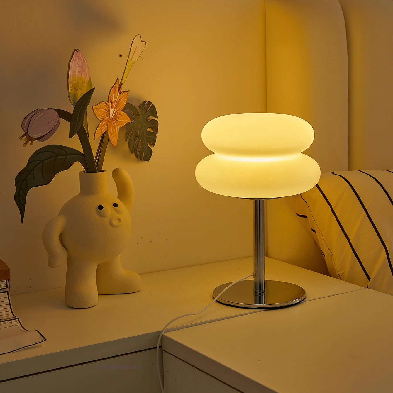 Nachttischlampe 2
