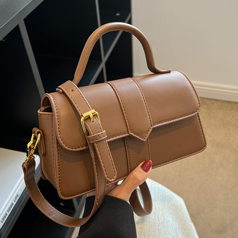Kleine Designer-Umhängetasche aus Leder 2