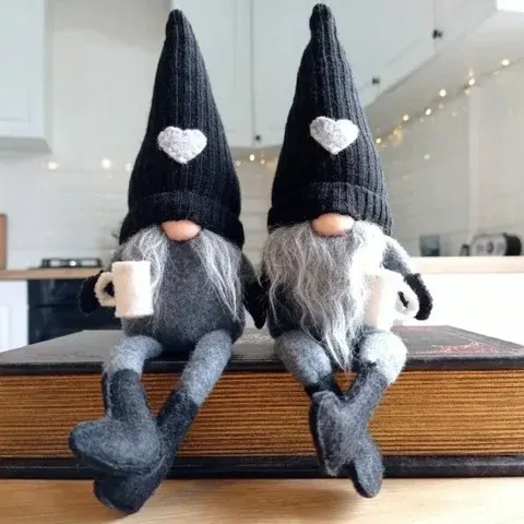 gestrickte Wichtel-Figur