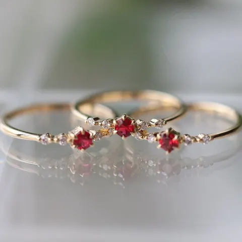 Verlobungsring mit Edelstein