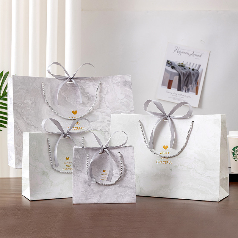 Weiße Kartonpapiertüten mit Griffband 3