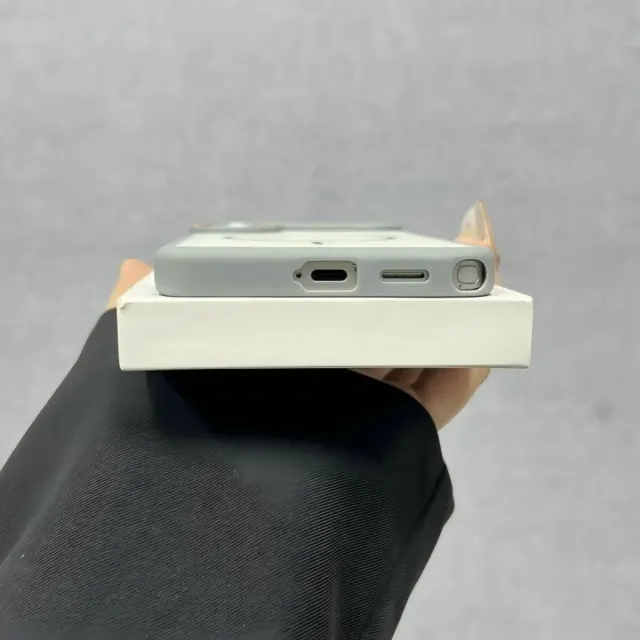 Matte Silikon-Handyhülle mit MagSafe 3