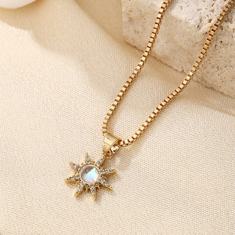 Goldene Sonnen Halskette mit Zirkonia 2