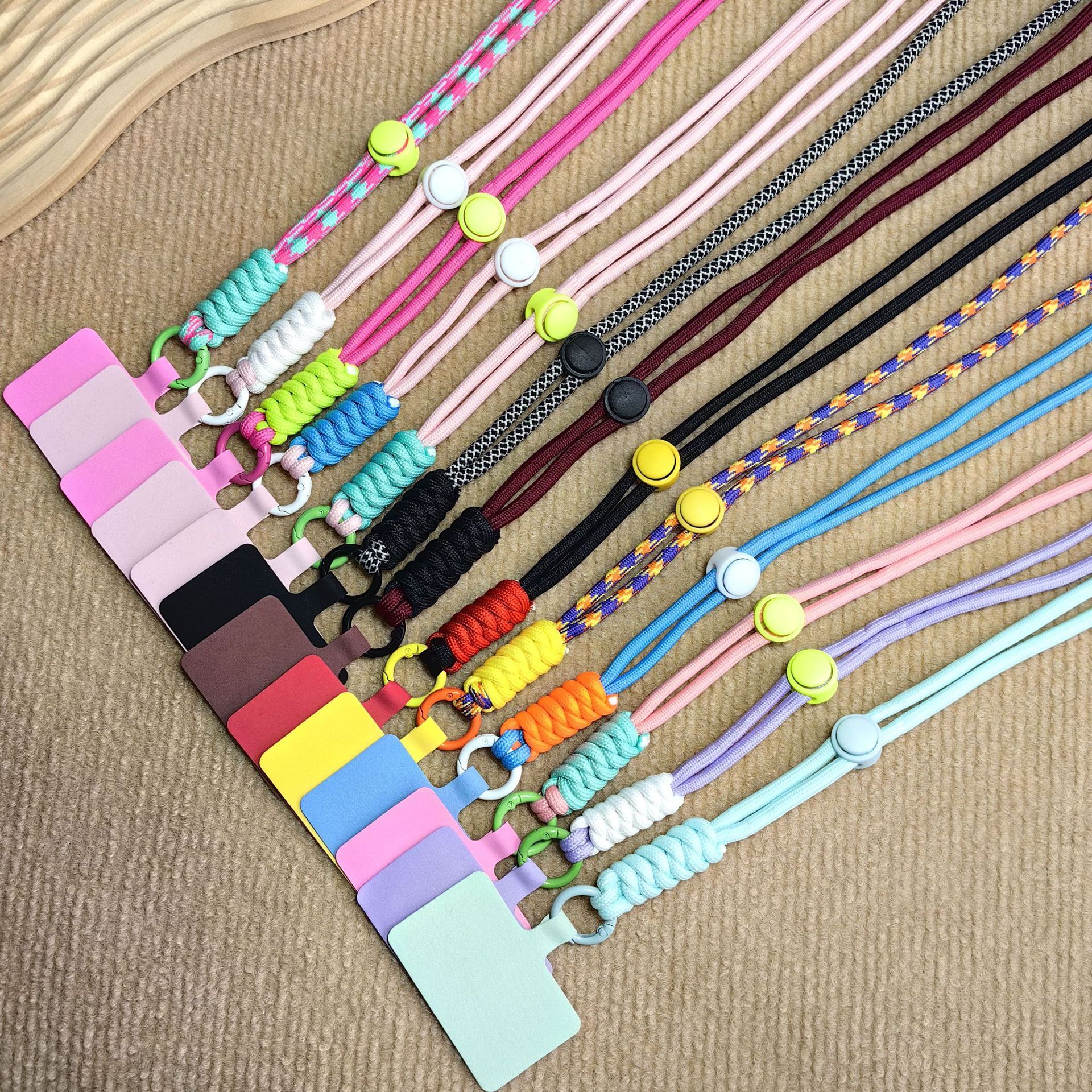 Langes Handyband mit Patch 3