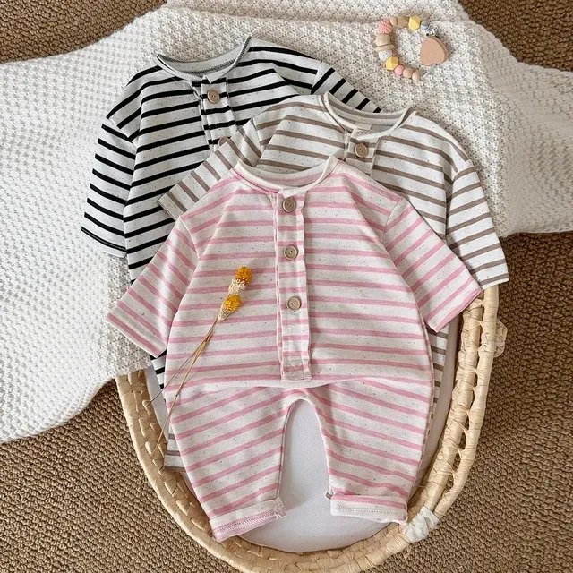 Baby-Strampler 2