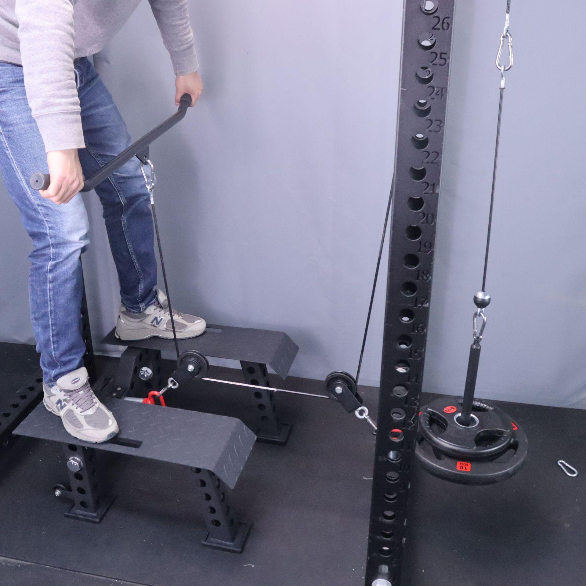 Höhenverstellbarer Hocker mit Zugband 3