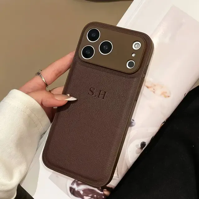 Personalisierte Kunstleder-Handyhülle mit Gravur 2