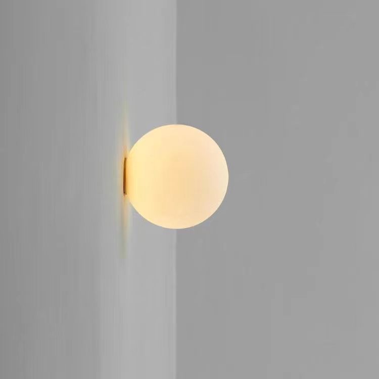Minimalistische Kugel-Glas-Wandlampe