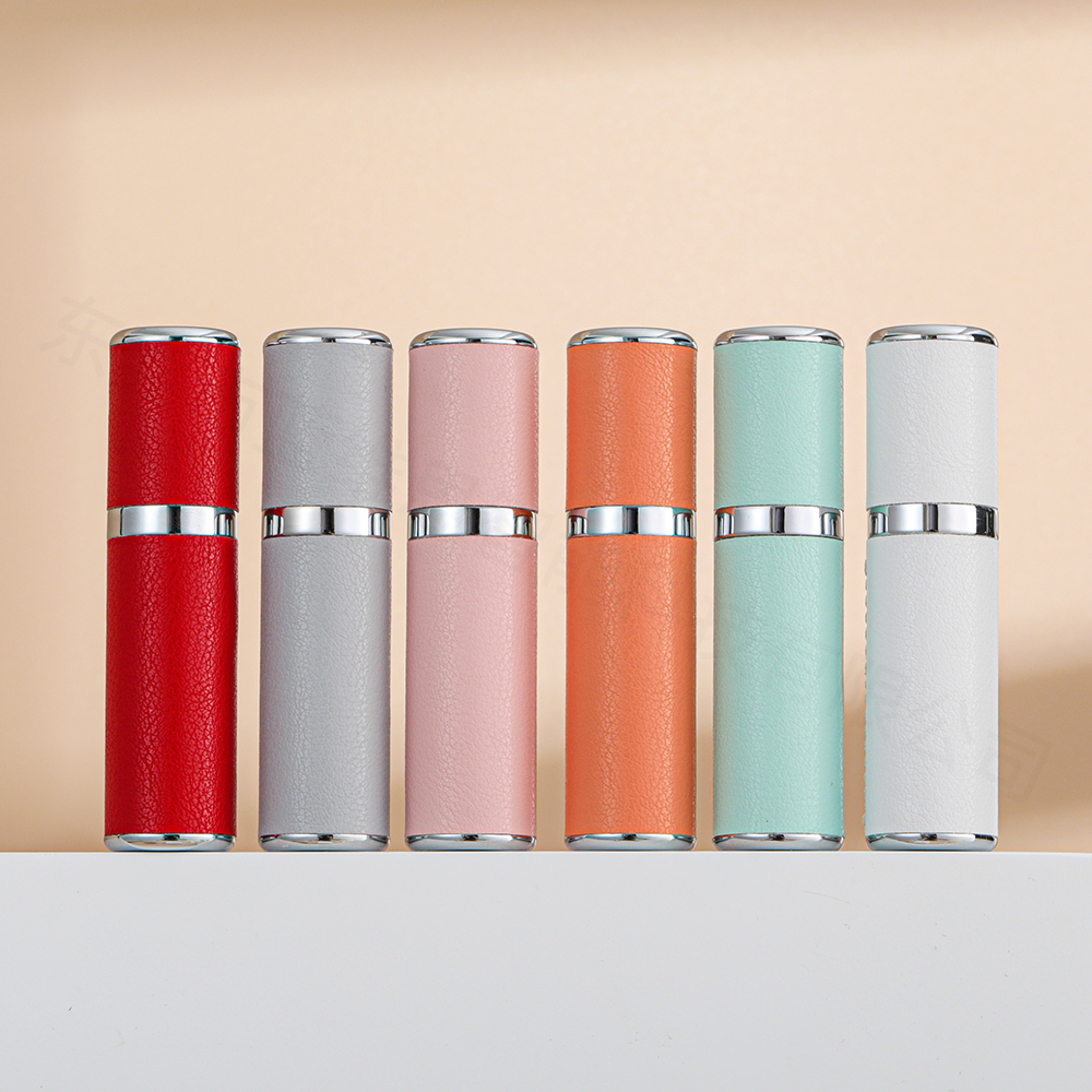 Taschenformat Parfümflasche aus Aluminium mit PU-Leder 3