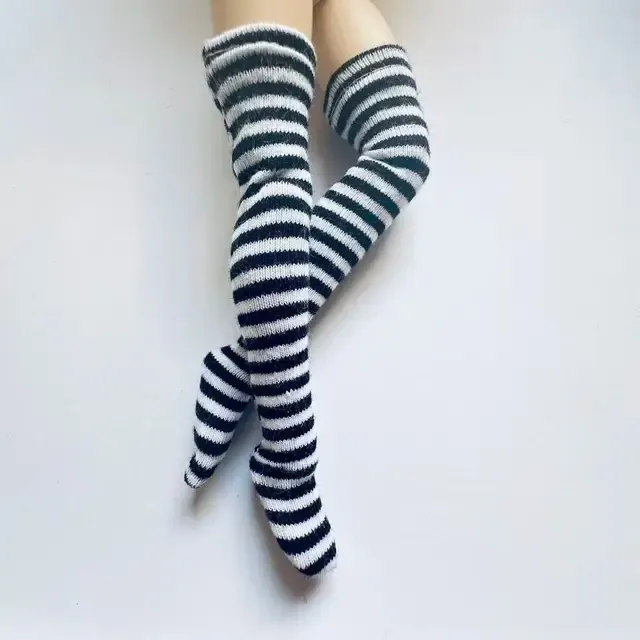 Gestreifte 1/6 Puppensocken für Blyth 4