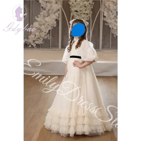 Plissiertes Blumenmädchenkleid