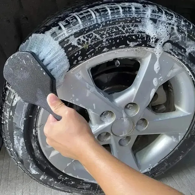 Auto-Felgenbürste mit Kurzgriff 2