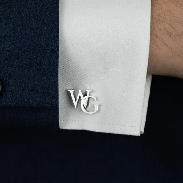 Personalisierte Edelstahl-Manschettenknöpfe mit Initialen 2