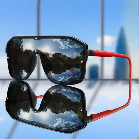 Übergroße Sonnenbrille