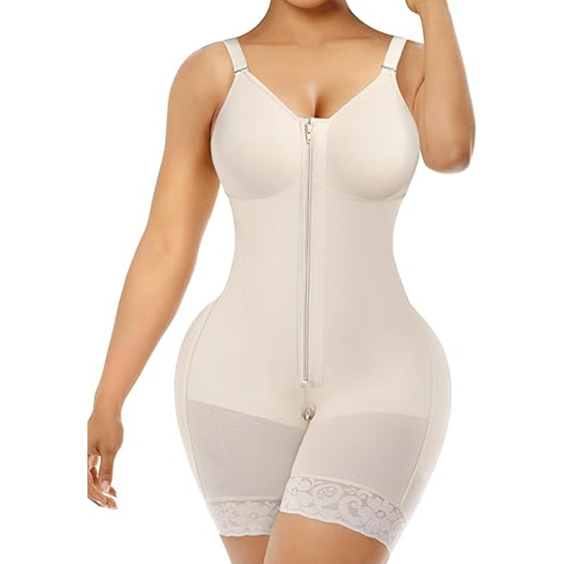 Figurformender Shapewear-Body mit Spitze 4